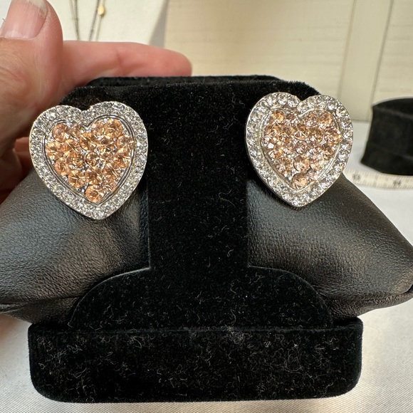 Sparkly heart earrings with clear and peach rhinestones - Picture 1 of 8